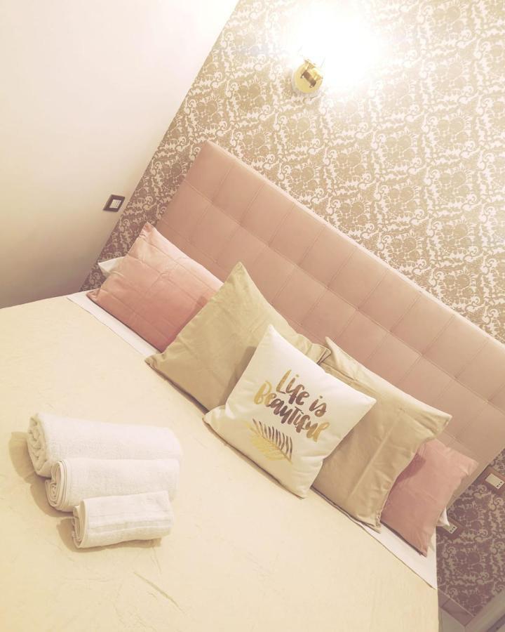 Bed & Breakfast Domus Luigi Leone Naples