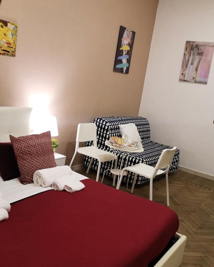 Bed & Breakfast Domus Luigi Leone Naples