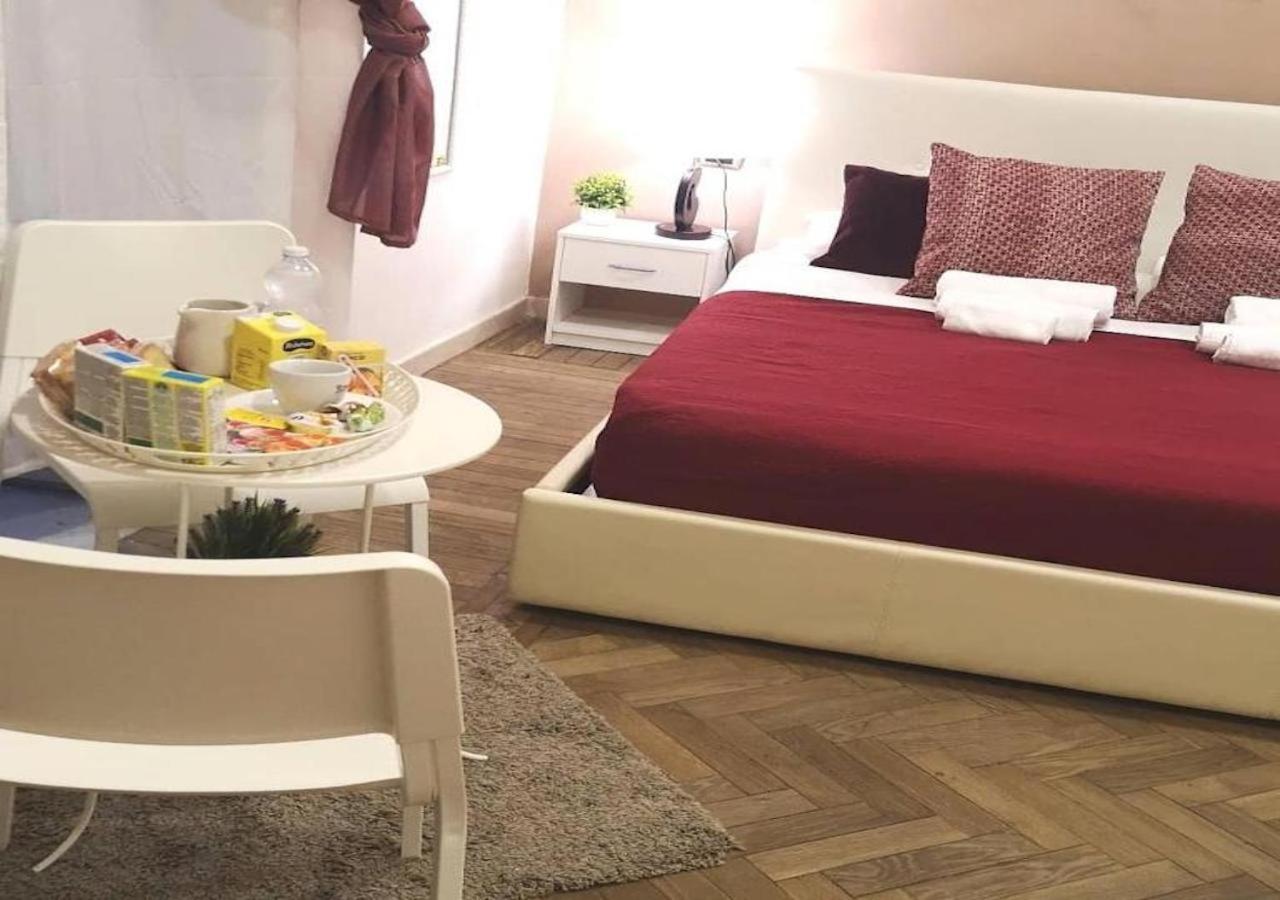 Domus Luigi Leone Naples